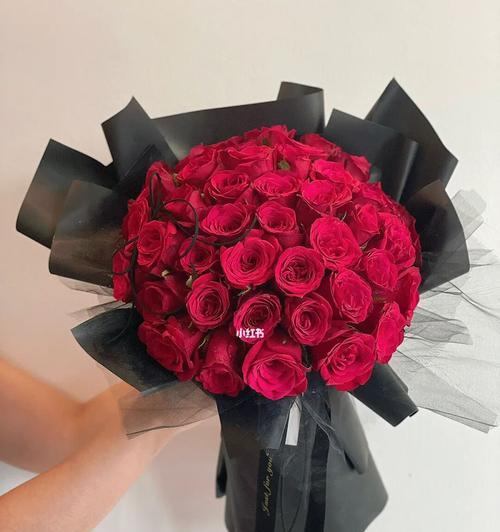 红绣玫瑰花语——爱的热情与美丽（探索红绣玫瑰花语的意义和表达方式）