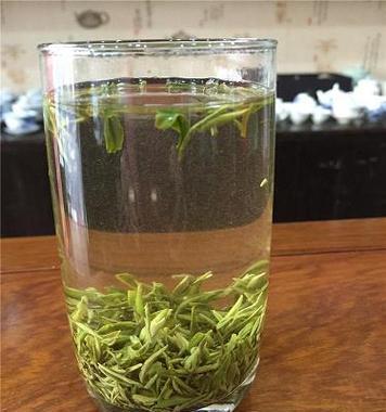 茶叶花肥——浪费变宝藏（利用废弃茶叶做花肥的方法和好处）