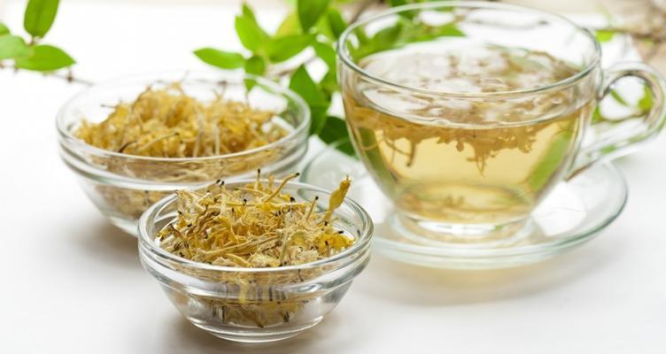 茶叶水能否浇菊花（探究茶叶水对菊花生长的影响及正确使用方法）