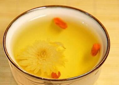 茶叶水能否浇菊花（探究茶叶水对菊花生长的影响及正确使用方法）