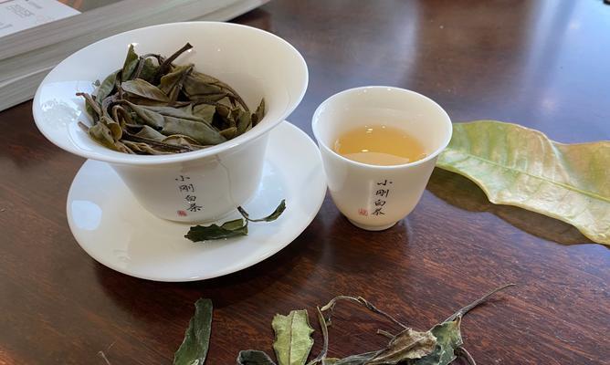 福鼎白茶的保存方法和时间（如何保存白茶保持原味与营养/白茶保存不得不知的注意事项）